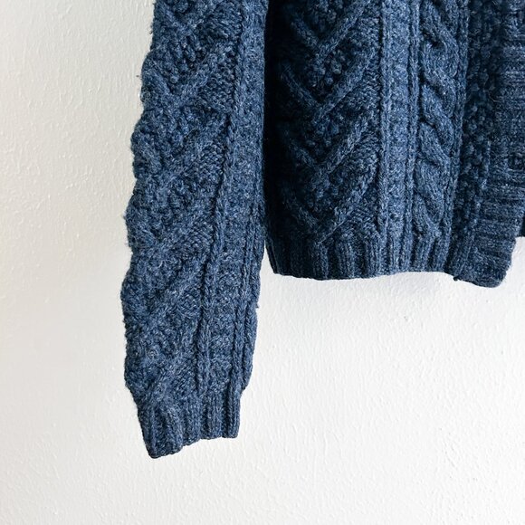 Rare Heritage Vintage 1980s J. Crew Cropped Cable Knit 100% Wool Navy Cardigan - Picture 2 of 5